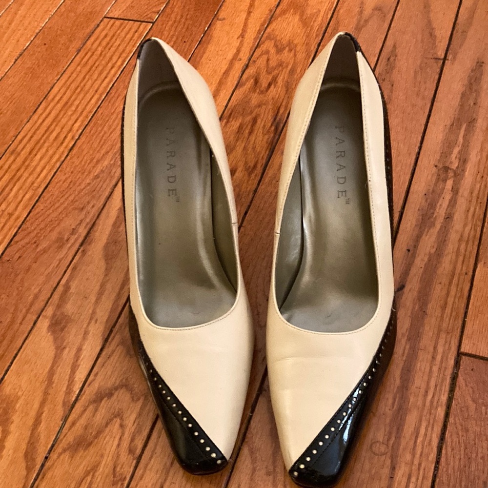 Parade shoes size 8.5 tan & brown 3.5” inch heel eyelet design
